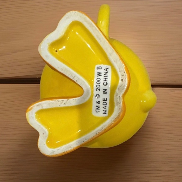 vintage collectible ceramic Warner Bros. Tweety Bird teapot. - Picture 9 of 9